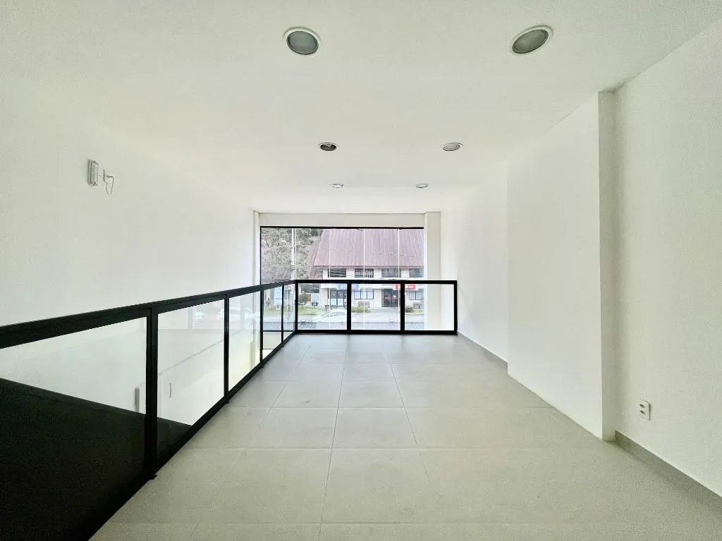 Excelente sala comercial, localizadas em frente ao Hospital do Pulmão, no Bairro Itoupava Seca. — foto 7