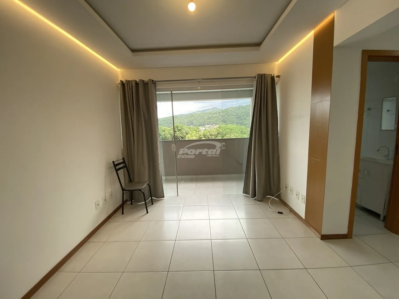 Apartamento com 2 dormitórios disponível para locação no bairro Velha, em Blumenau/SC. — foto 2