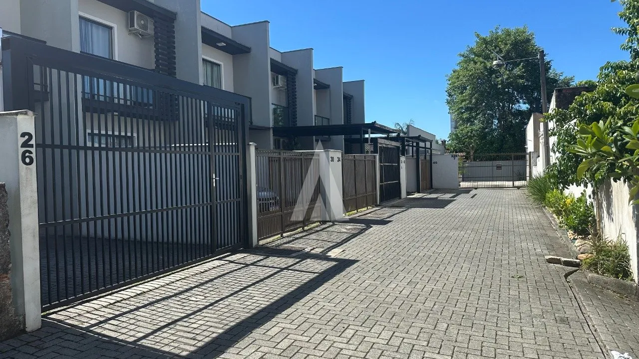 Sobrado geminado com 2 suítes à venda no bairro Bom Retiro em Joinville-SC por R$590.000,00. - foto 1