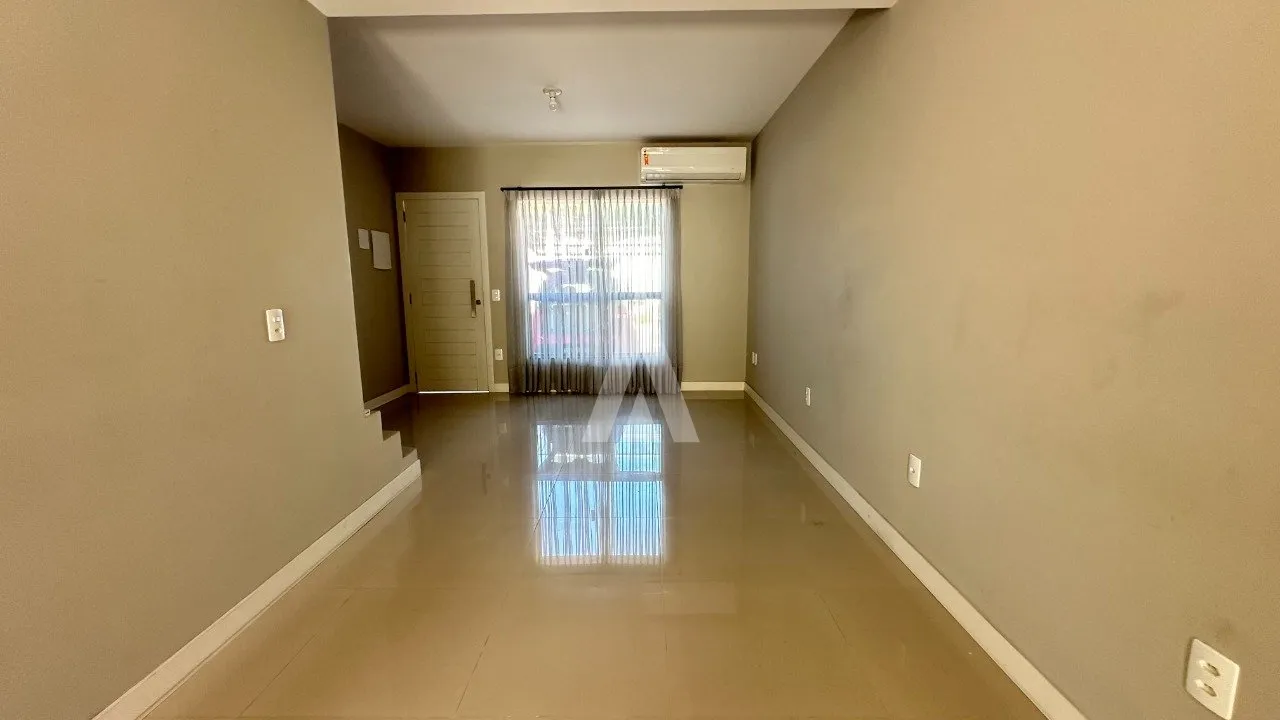 Sobrado geminado com 2 suítes à venda no bairro Bom Retiro em Joinville-SC por R$590.000,00. — foto 4