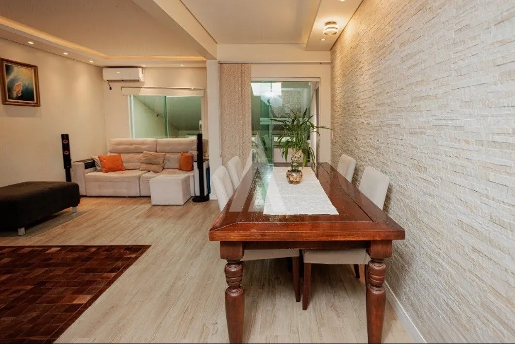Sobrado triplex com 1 suíte e 3 quartos à venda no bairro Floresta em Joinville-SC por R$739.000,00. — foto 4