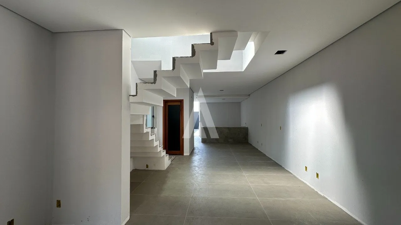 Sobrado geminado com 3 suítes, à venda no bairro Jardim Sofia, em Joinville - R$ 998.000,00 — foto 2