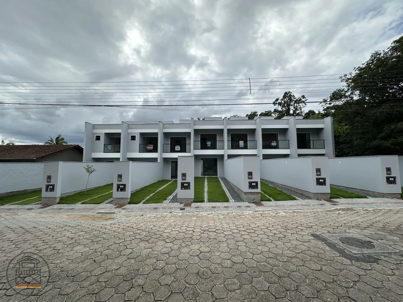 Sobrado com 2 suites no bairro Tribess. - foto 1