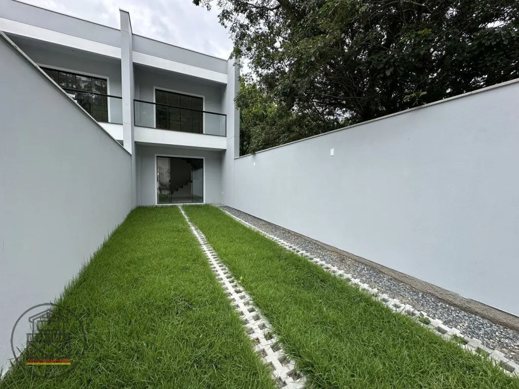 Sobrado com 2 suites no bairro Tribess. — foto 2