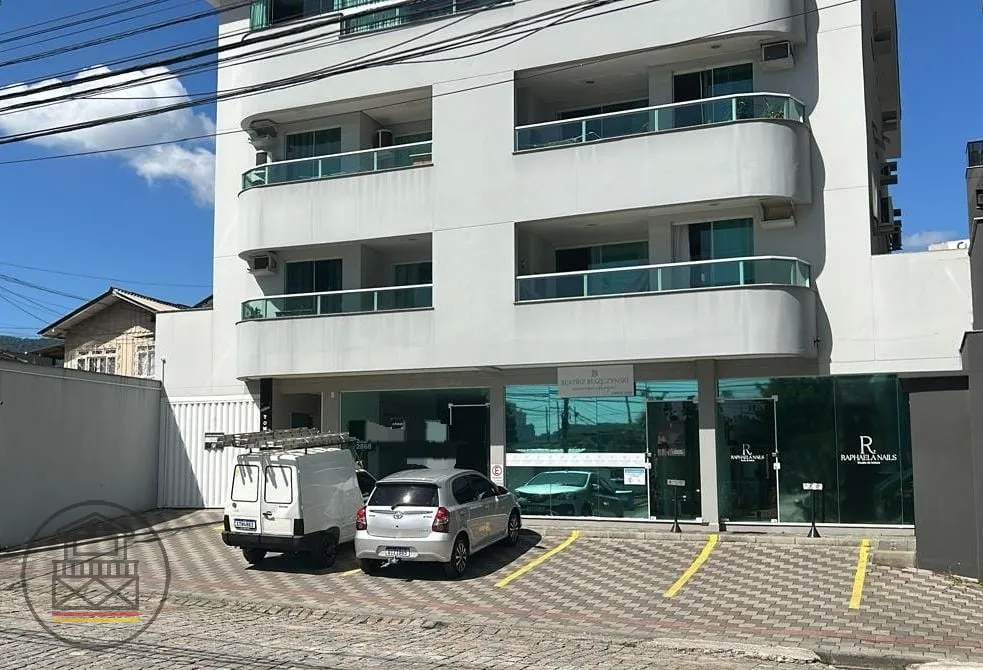 Loja Térrea com vitrine, localizado nos fundos do Parque Ramiro Ruediger, no Bairro Velha. - foto 1