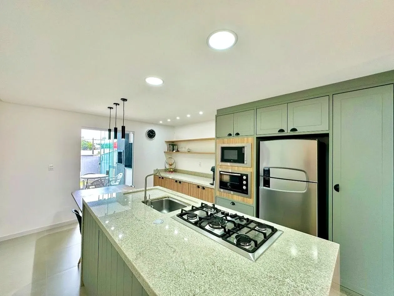 Sobrado Totalmente Mobiliado com Suíte e Amplo Espaço nos Fundos! - foto 1