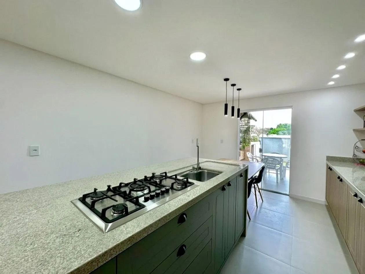 Sobrado Totalmente Mobiliado com Suíte e Amplo Espaço nos Fundos! — foto 2