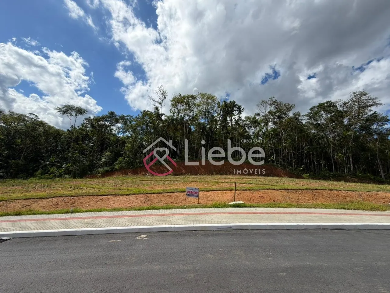 Terreno Lindo no Residencial Hannover no Centro de Pomerode com 450,00m fazendo frente em 15,06 metros. — foto 2