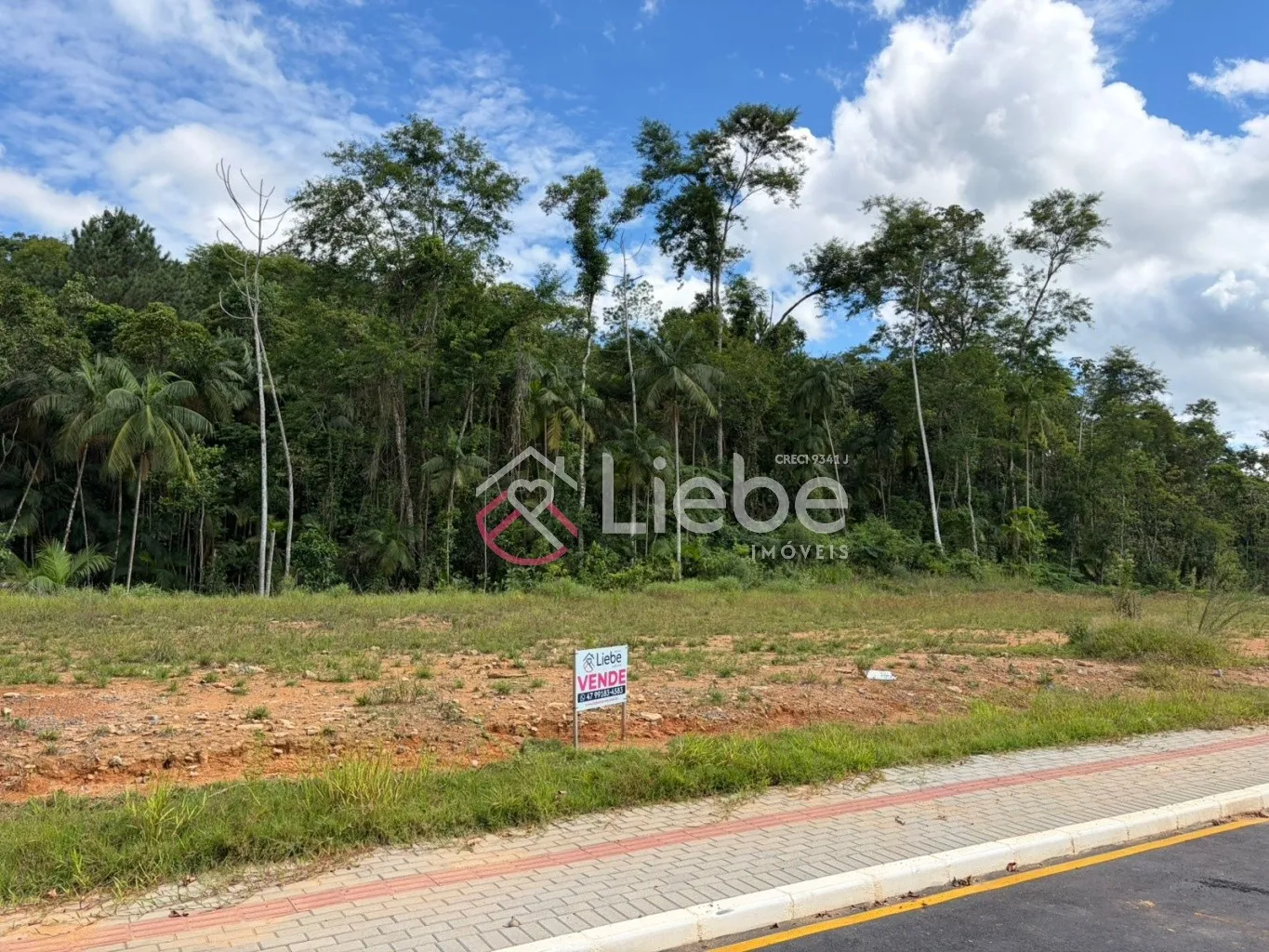 Terreno Lindo no Residencial Hannover no Centro de Pomerode com 693,87m fazendo frente em 27,76 metros. - foto 1