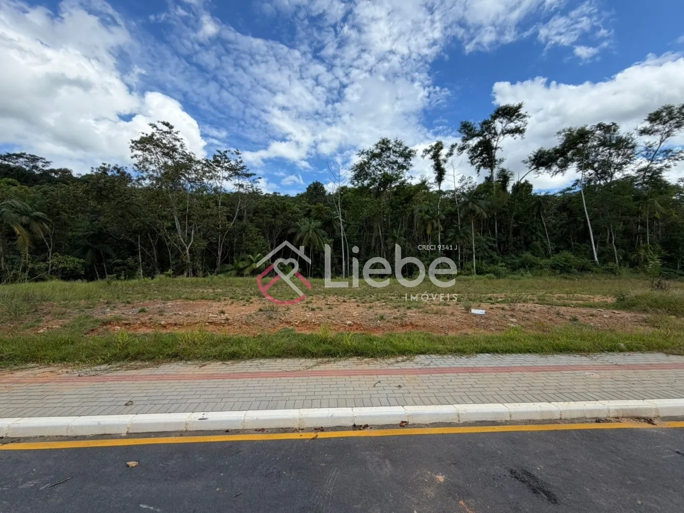 Terreno Lindo no Residencial Hannover no Centro de Pomerode com 693,87m fazendo frente em 27,76 metros. — foto 2