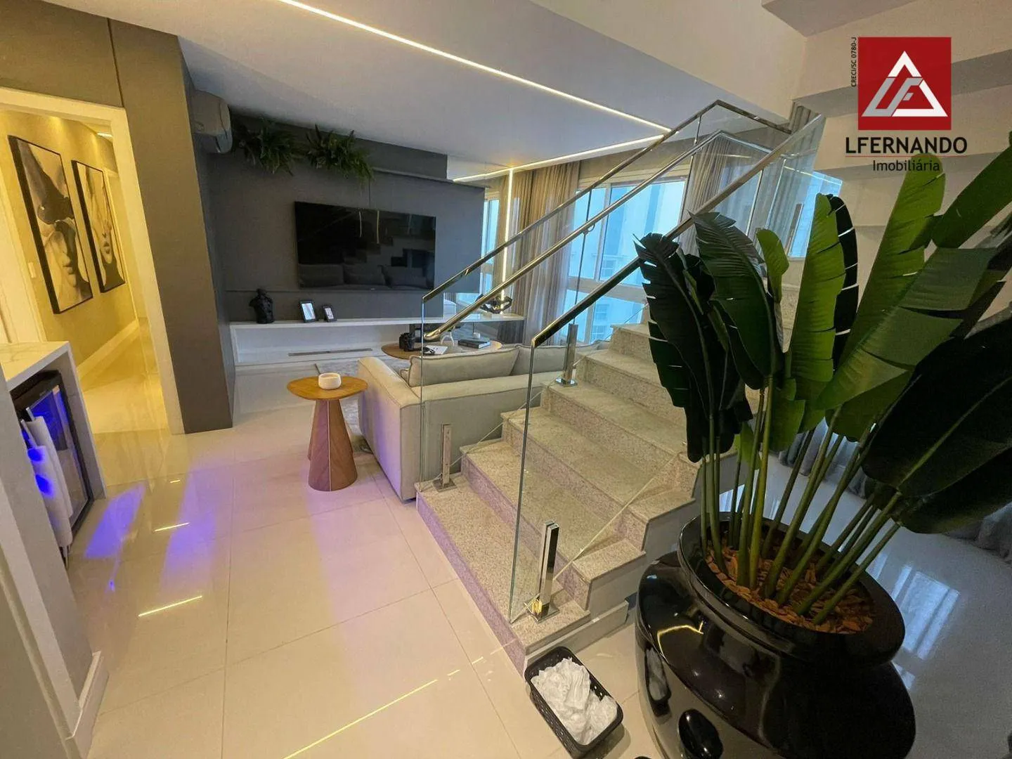 Cobertura duplex mobiliada com 4 suítes à venda, 241 m por R$ 7.900.000 - Centro - Balneário Camboriú/SC - foto 1