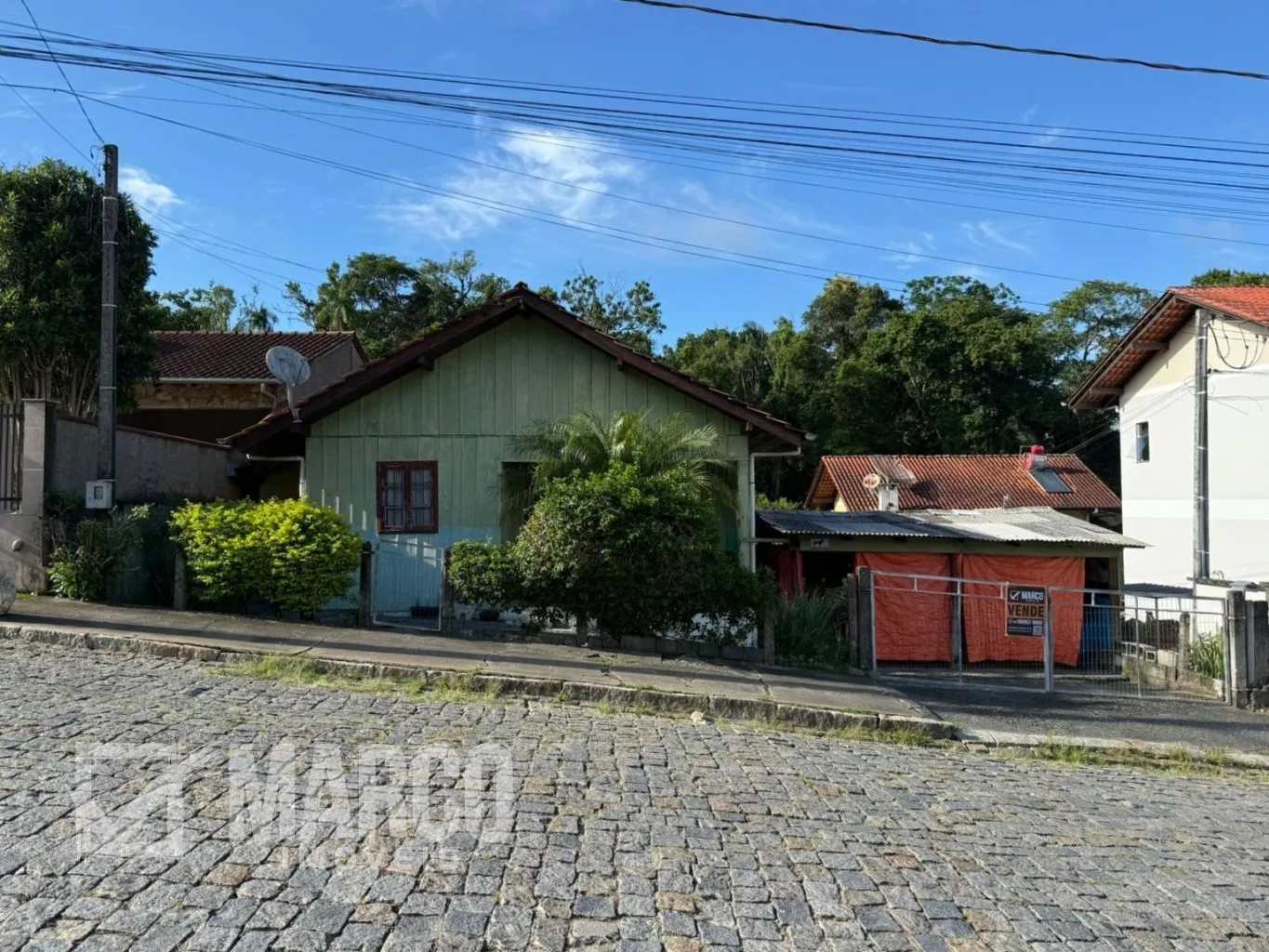 Casa em terreno de 520m em tranversal da Avenida 21 de Janeiro - foto 1