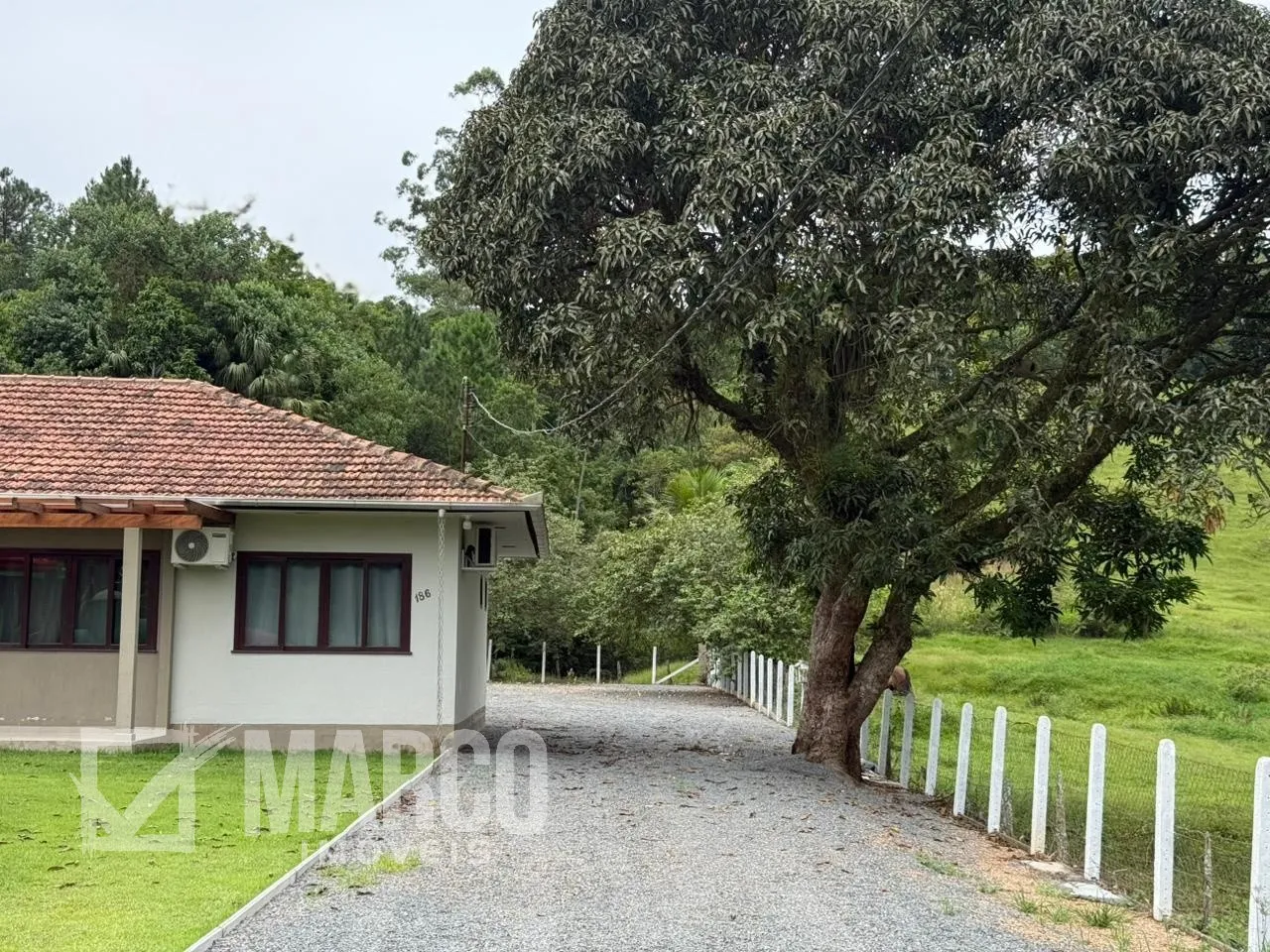 Casa em amplo terreno em meio a natureza — foto 3
