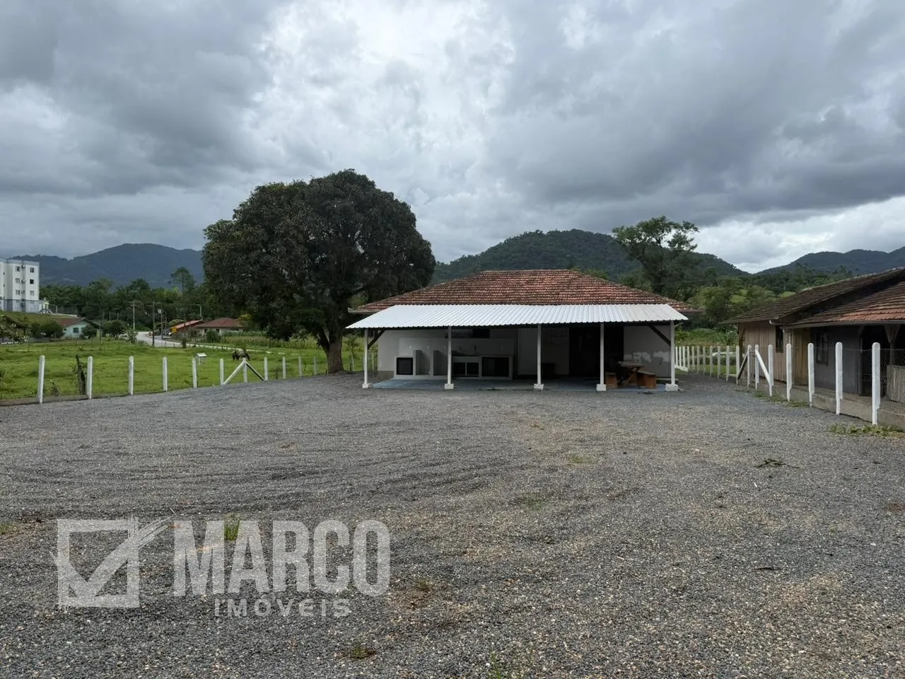 Casa em amplo terreno em meio a natureza — foto 4
