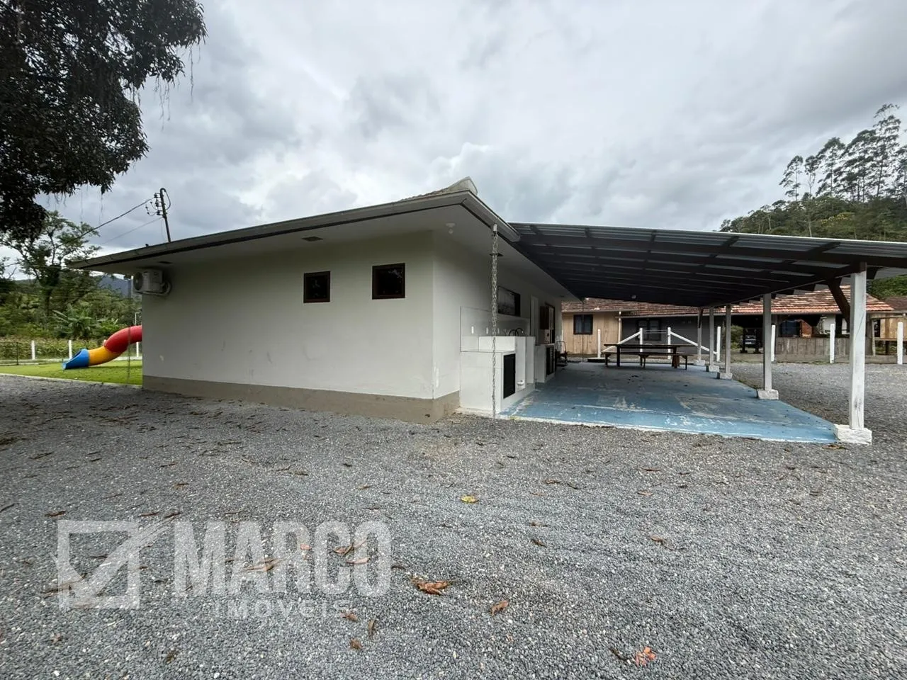 Casa em amplo terreno em meio a natureza — foto 5