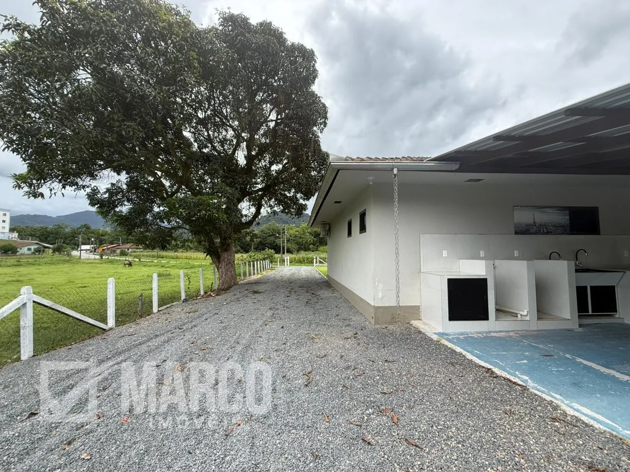 Casa em amplo terreno em meio a natureza — foto 6