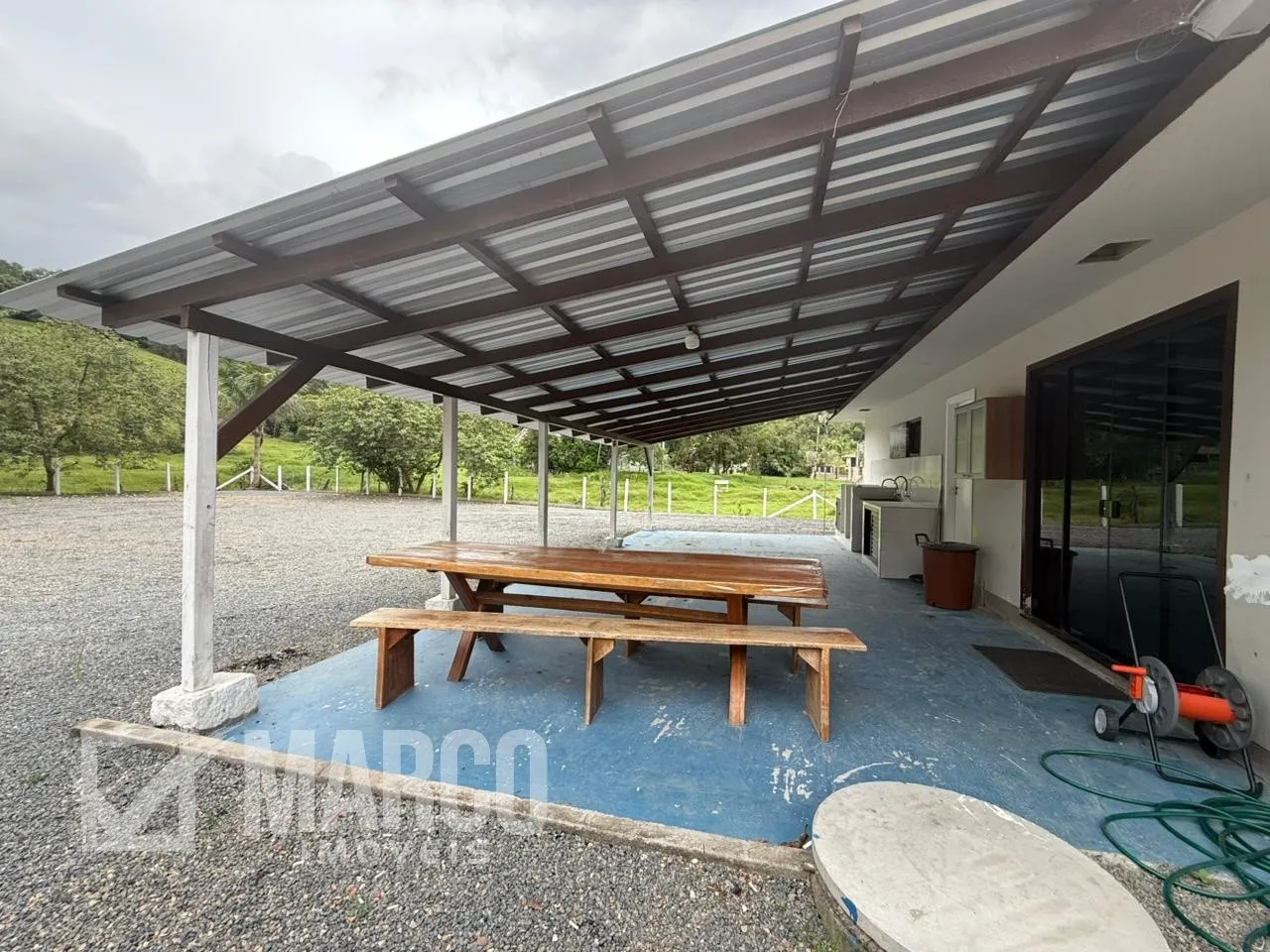 Casa em amplo terreno em meio a natureza — foto 7