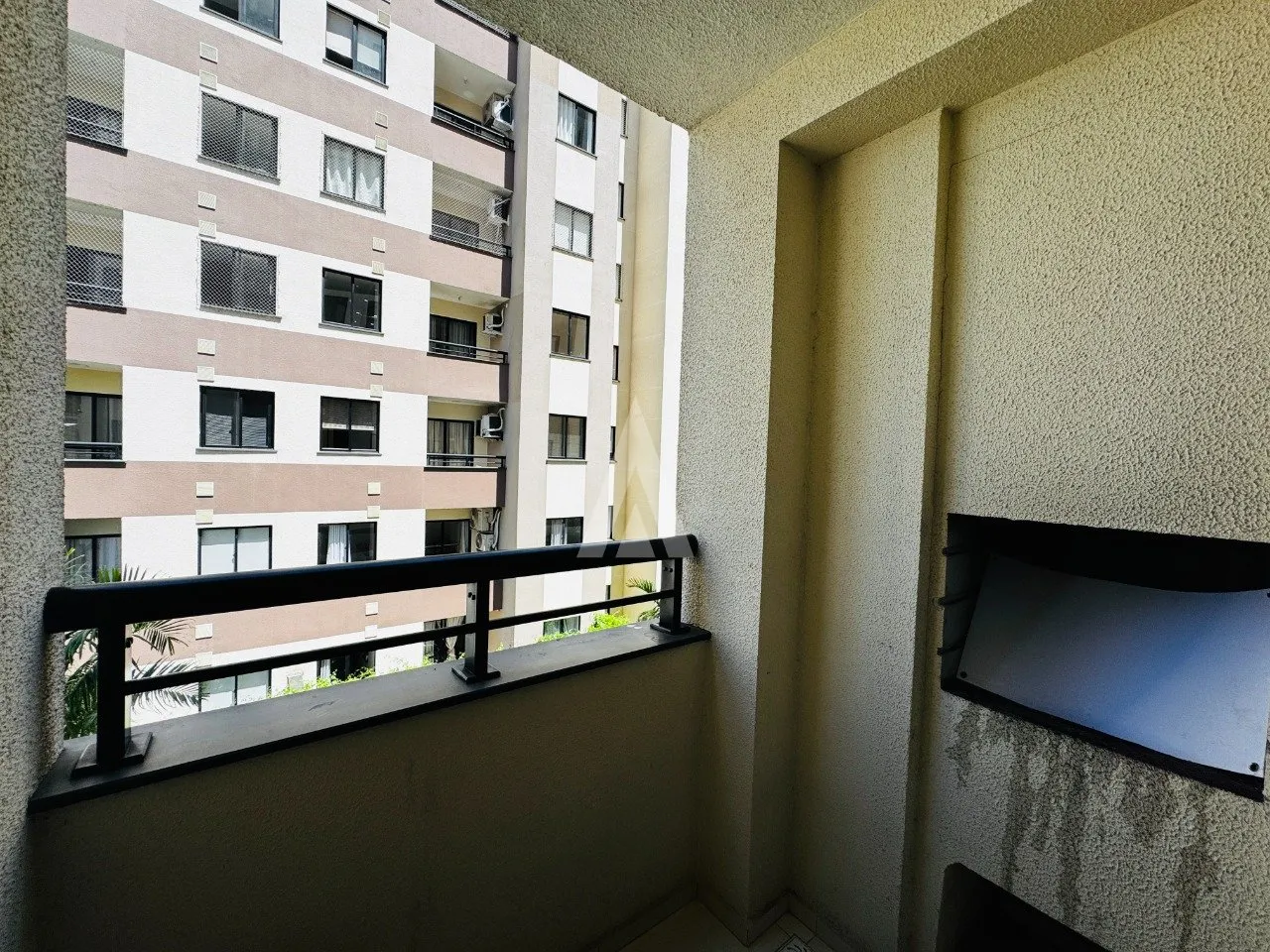 Apartamento Semi- mobiliado com 2 dormitórios à venda no bairro Saguaçu, em Joinville/SC, pelo valor de R$ 365.000,00. — foto 4