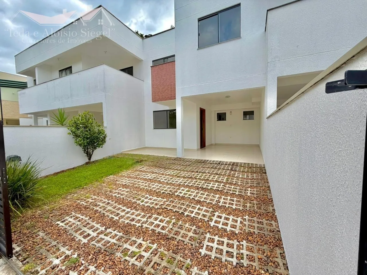 Sobrado à Venda no Bairro Velha - Blumenau/SC - Ref. 1635 — foto 2
