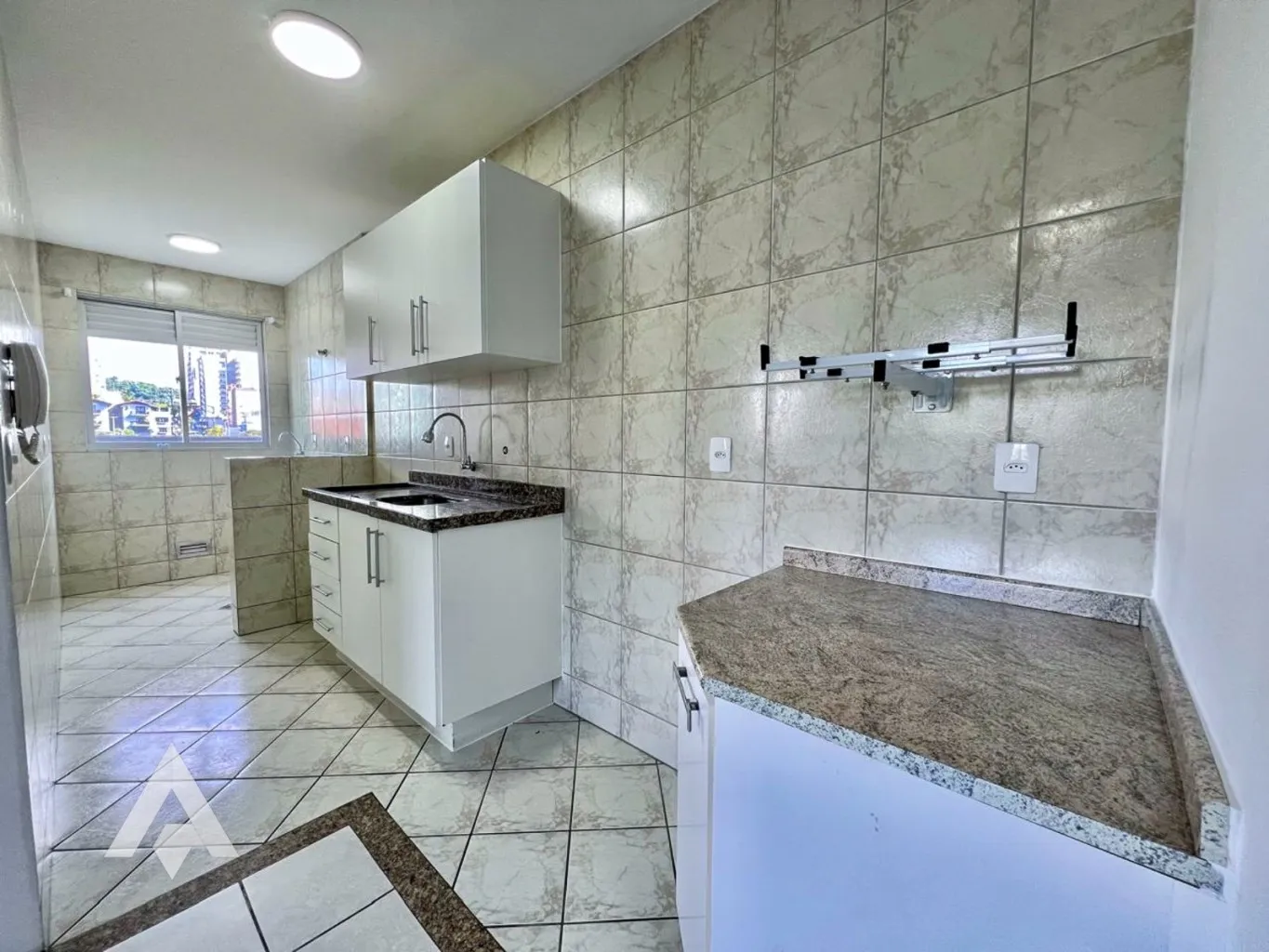Apartamento com 1 dormitório para locação por R$ 1.900,00 - Bairro Vila Nova - Blumenau/SC — foto 2