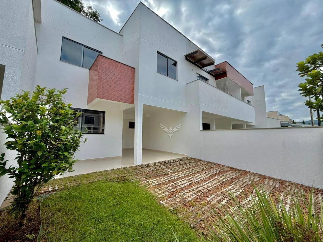 Sobrado à Venda na Velha em Blumenau com 3 Quartos e Sem Condomínio - 127m - foto 1