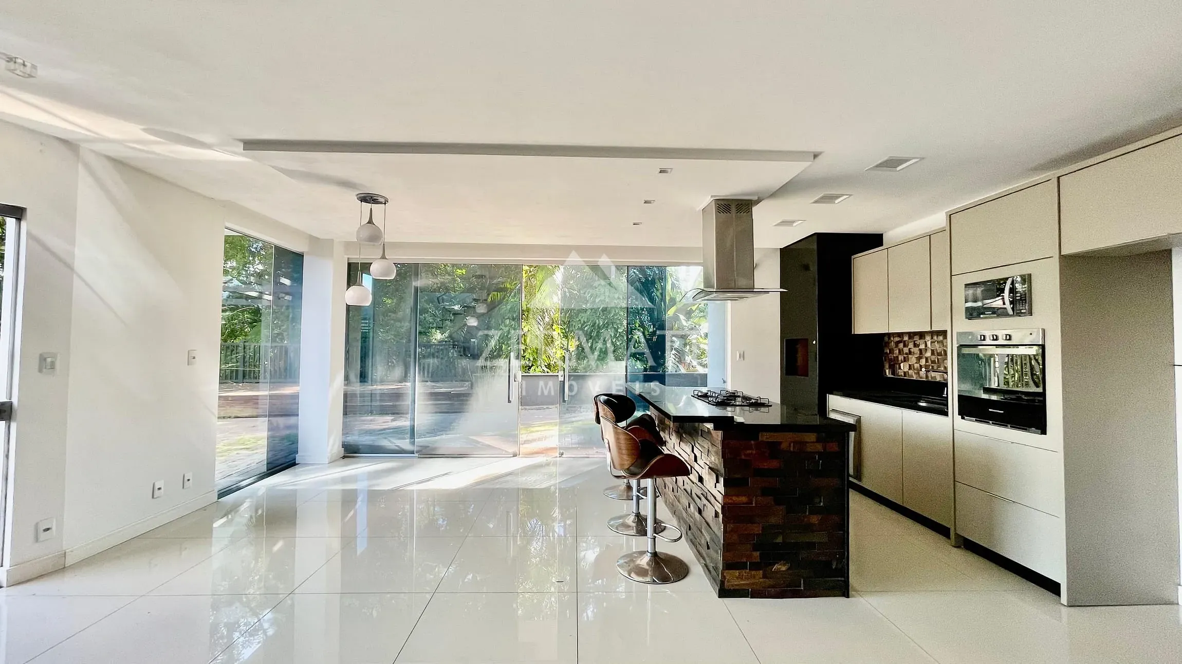 Casa para alugar com 3 quartos e 1 suíte, 2 vagas, 470m² no Água Verde, Blumenau - foto 1
