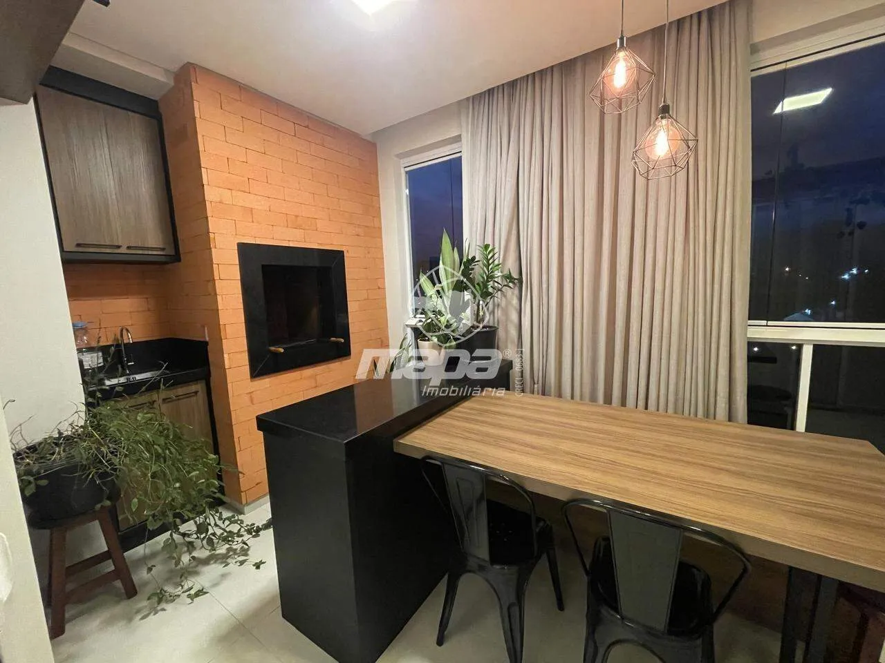 Apartamento em região central mobiliado em prédio com dois Apto. por andar - foto 1