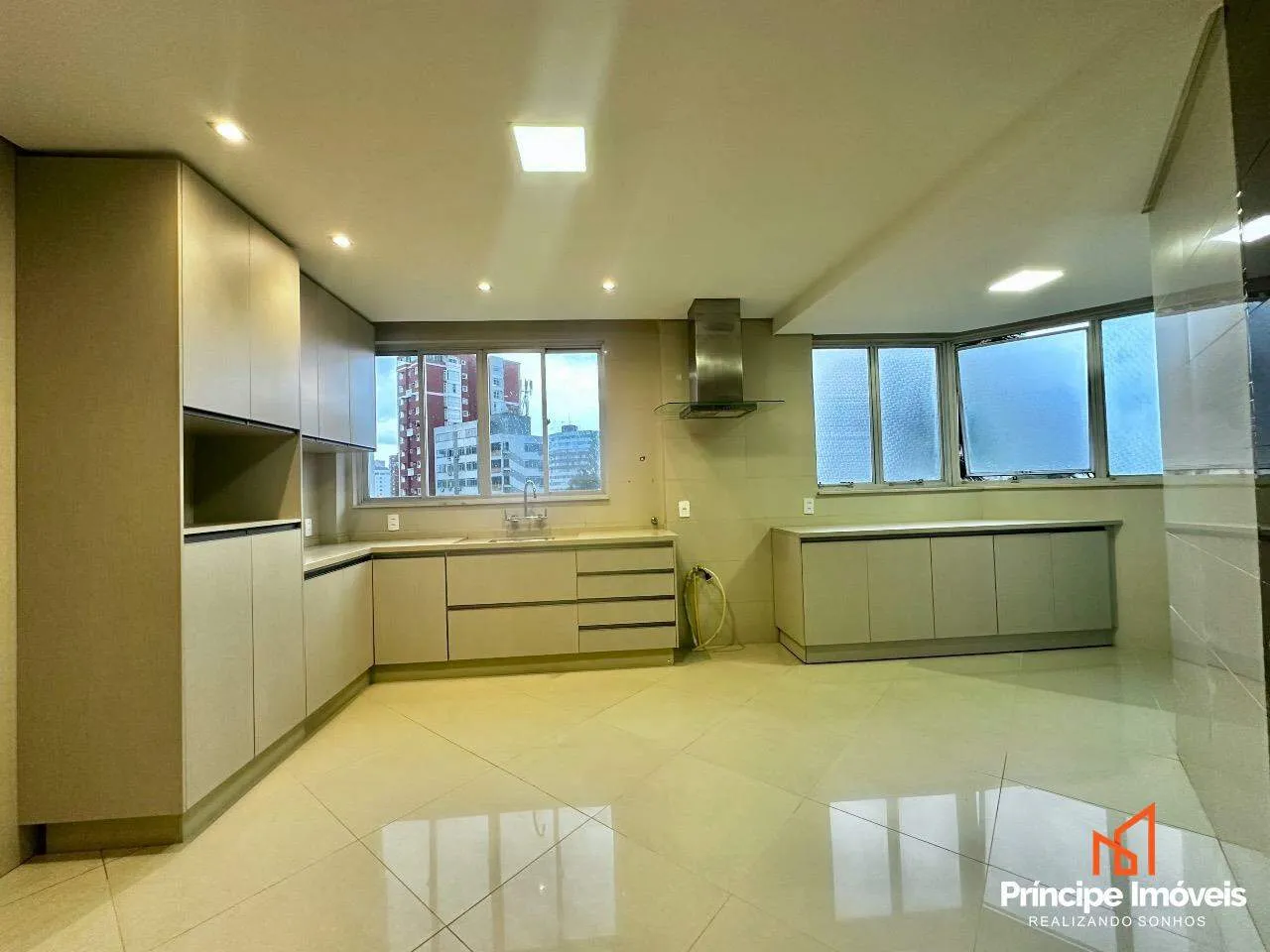 Apartamento com 3 quartos no Anita Garibaldi em Joinville — foto 3