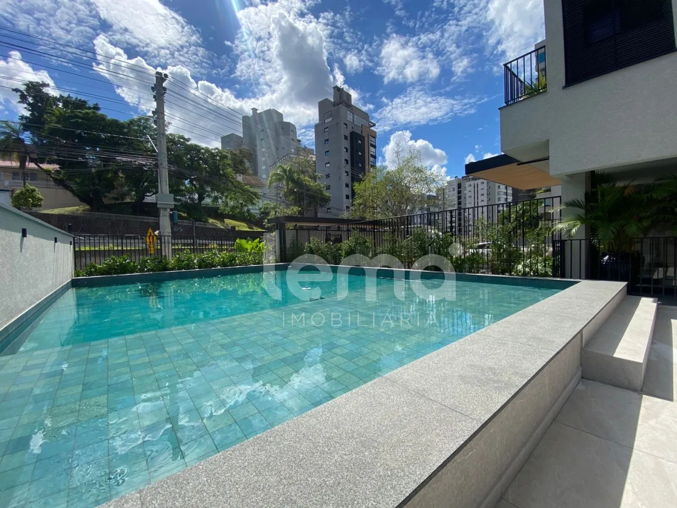 Apartamento com 3 dormitórios sendo 1 suíte, no bairro Jardim Blumenau em Blumenau. — foto 2