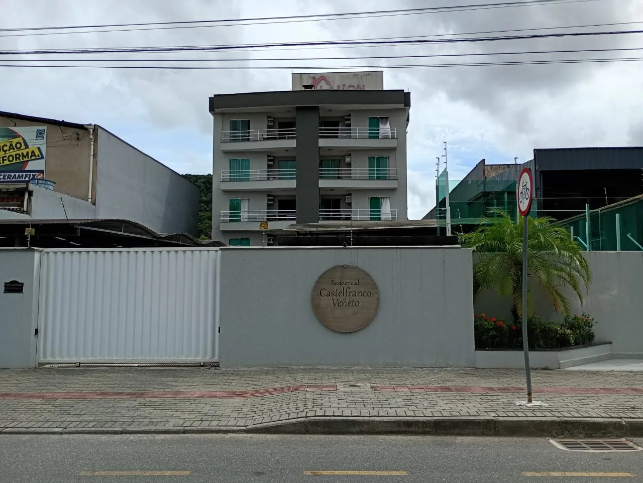 Lindo Apartamento para venda de 02 dormitórios sendo 01 suíte no bairro Garcia em Blumenau, SC. - foto 1