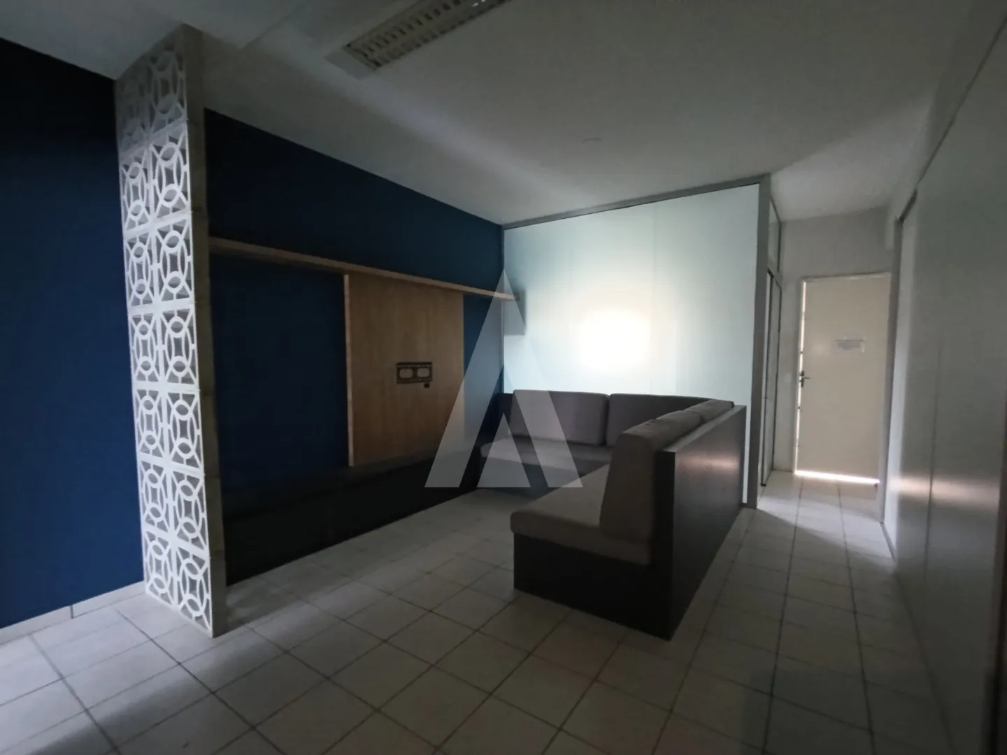 Sala comercial localizada no bairro Anita Garibaldi, de esquina, distribuída entre o 1 e o 2 andar, composta por 2 cozinhas, 5 — foto 7