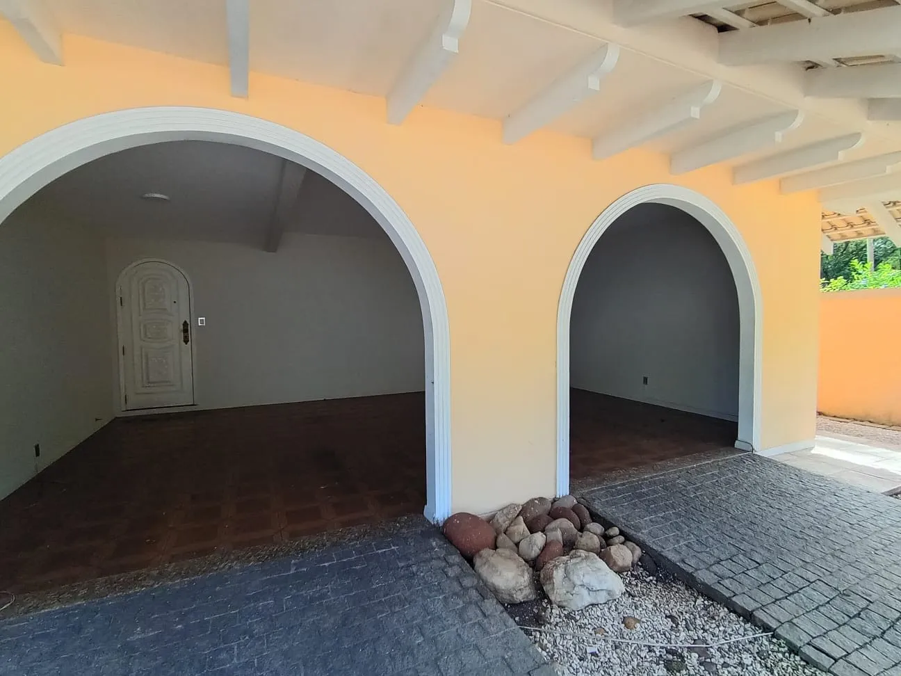 Linda casa para locação com 04 dormitórios sendo 01 suíte com closet e piscina no bairro Garcia em Blumenau, SC — foto 3