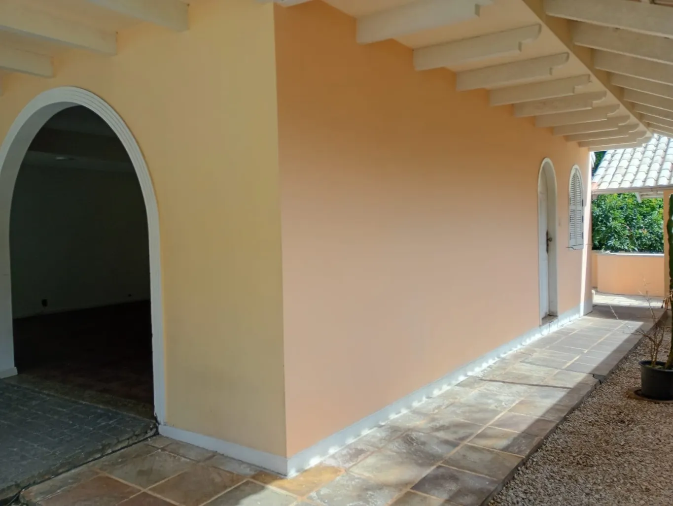 Linda casa para locação com 04 dormitórios sendo 01 suíte com closet e piscina no bairro Garcia em Blumenau, SC — foto 4