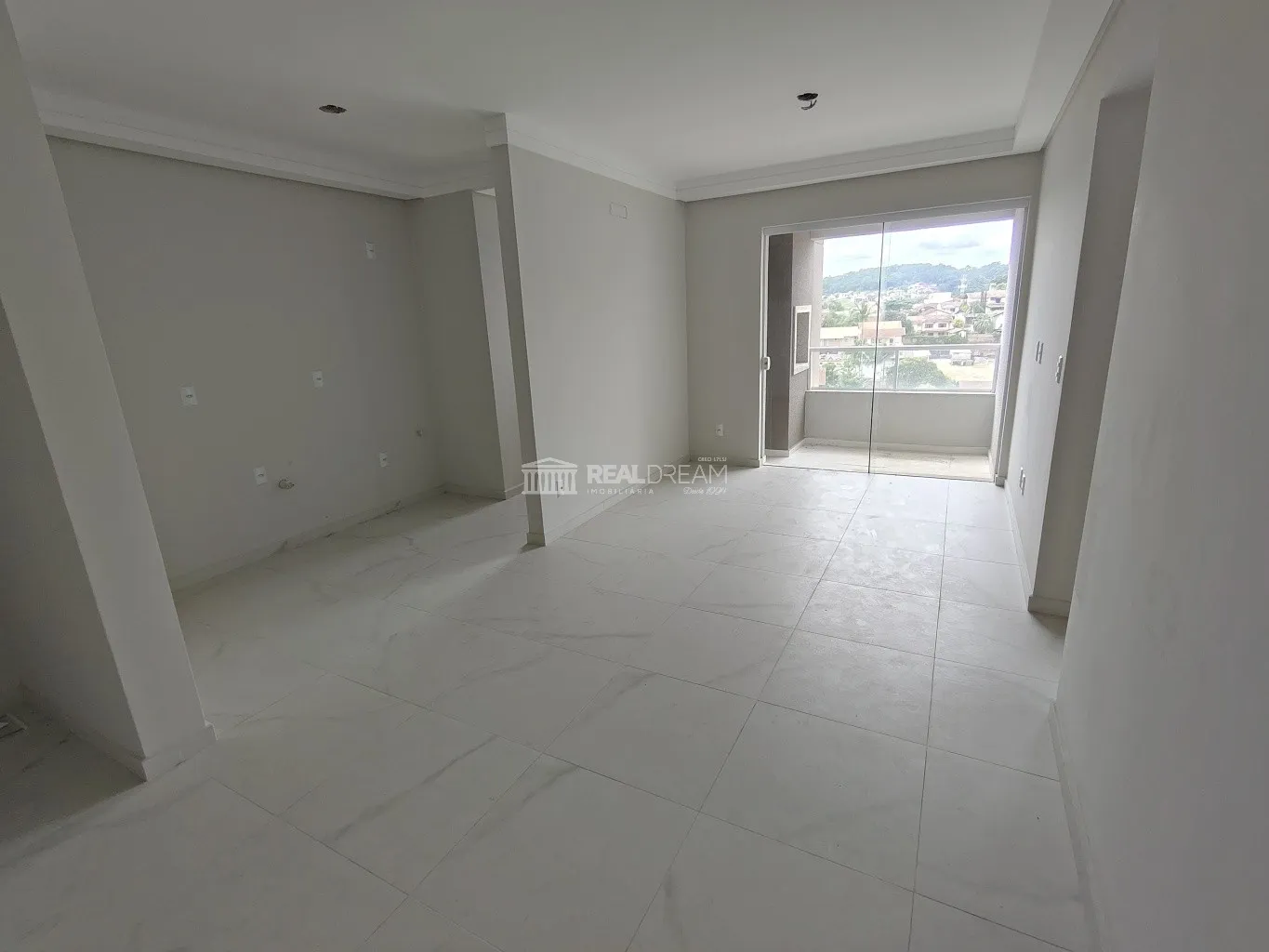 Apartamento novo de 2 dormitórios (1 suíte) e 2 vagas de garagem. — foto 3