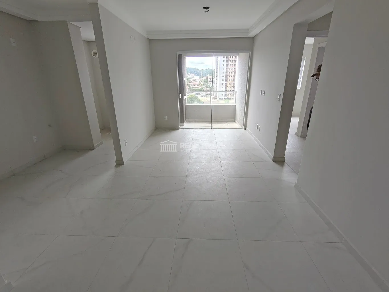 Apartamento novo de 2 dormitórios (1 suíte) e 2 vagas de garagem. — foto 4