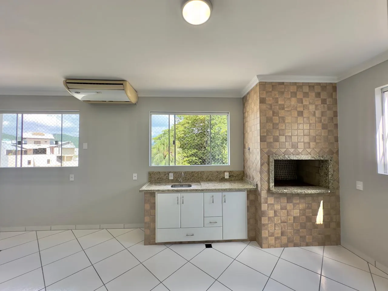 APARTAMENTO SEMI MOBILIADO NO CENTRO DE INDAIAL — foto 2