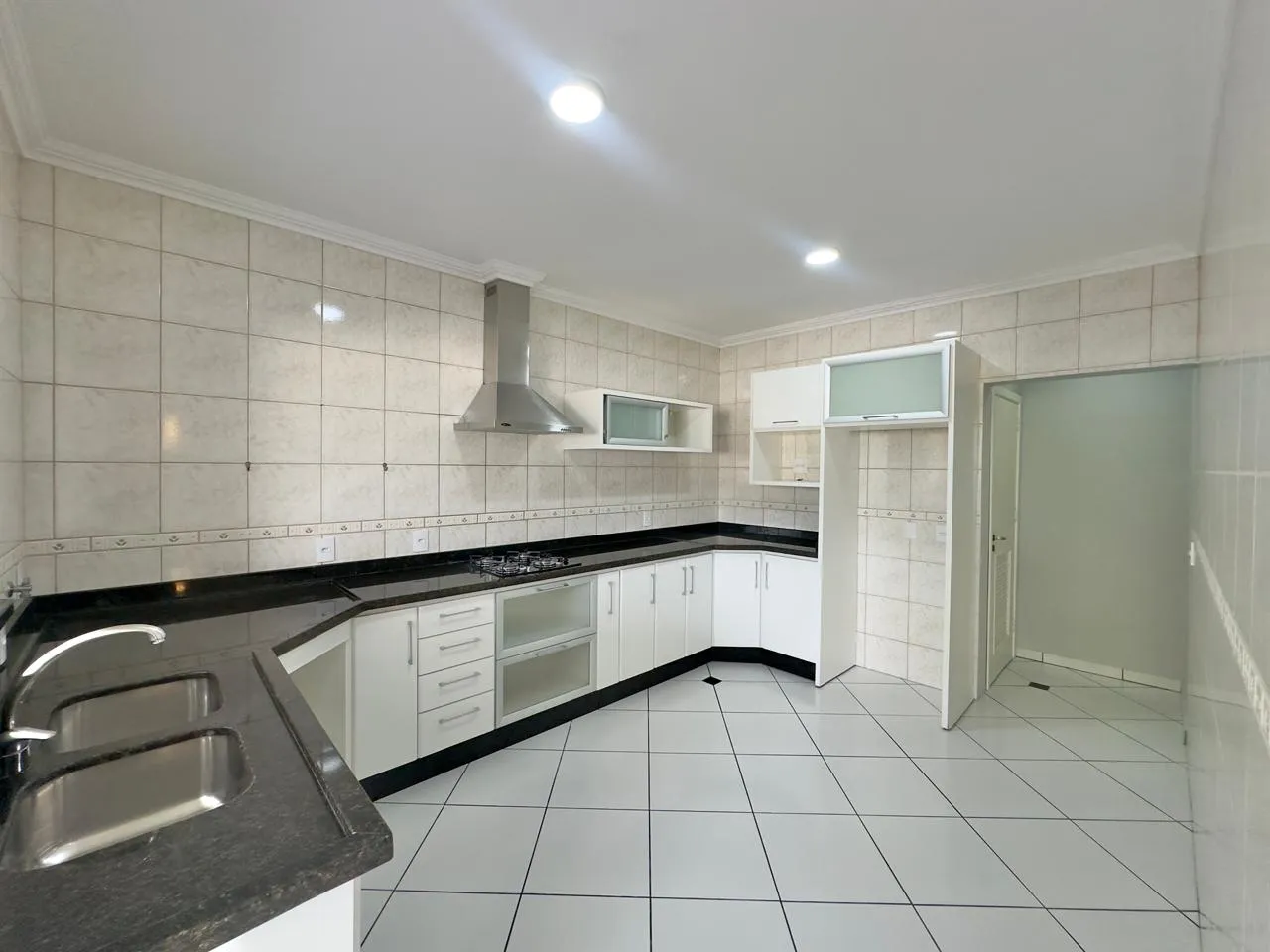 APARTAMENTO SEMI MOBILIADO NO CENTRO DE INDAIAL — foto 5