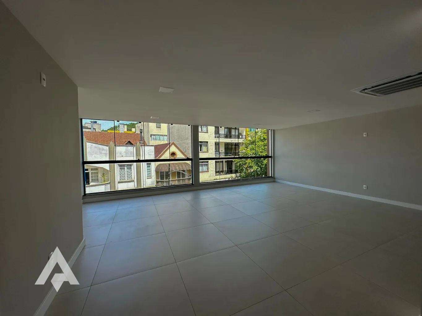 Sala comecial com 400m para locação por R$ 14.000,00 - Bairro Centro - Blumenau/SC — foto 2