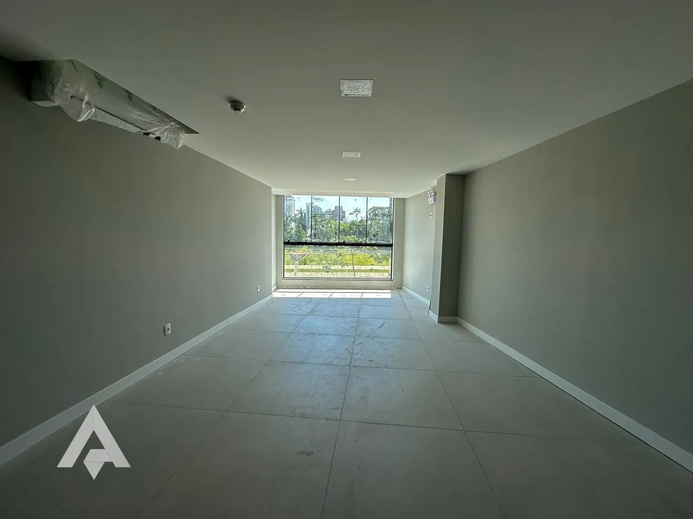 Sala comecial com 100m para locação por R$ 3.500,00 - Bairro Centro - Blumenau/SC — foto 3