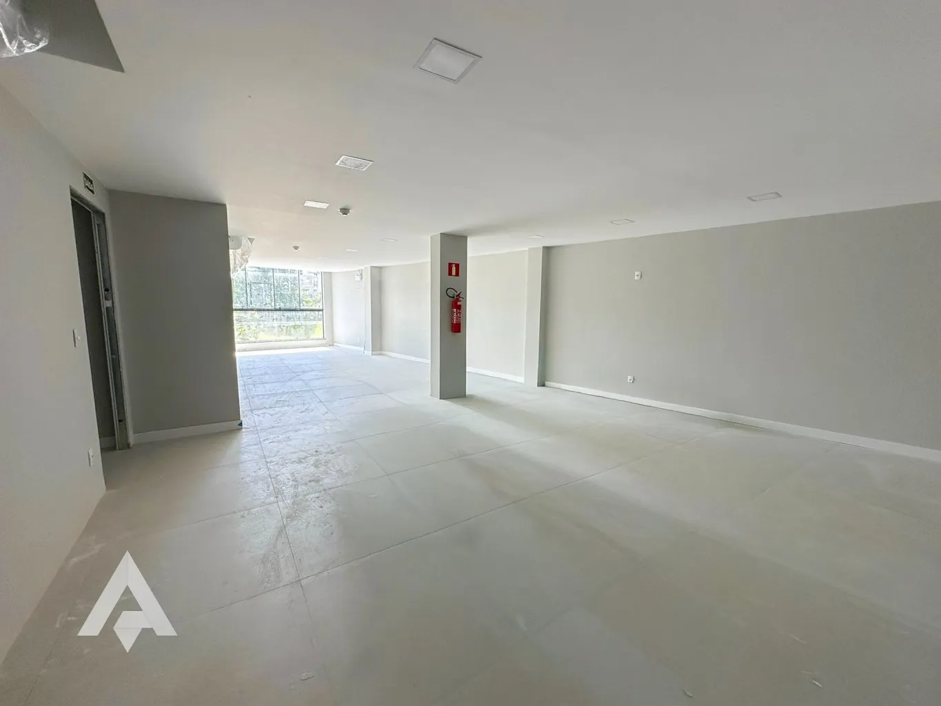 Sala comecial com 100m para locação por R$ 3.500,00 - Bairro Centro - Blumenau/SC — foto 6