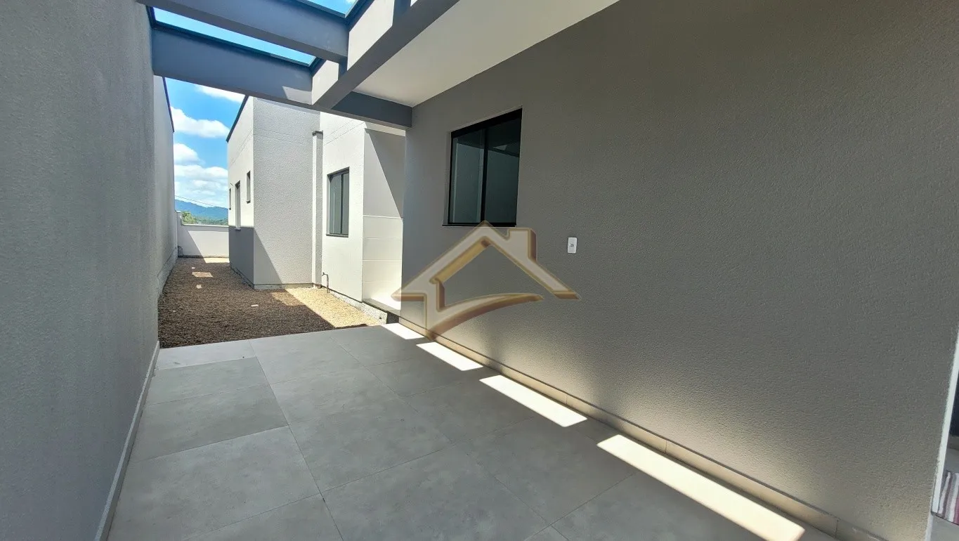 LINDA CASA COM PÉ DIRETO ALTO COM SUÍTE E DEMI - SUÍTE - JARDIM EUROPA - INDAIAL/SC — foto 4