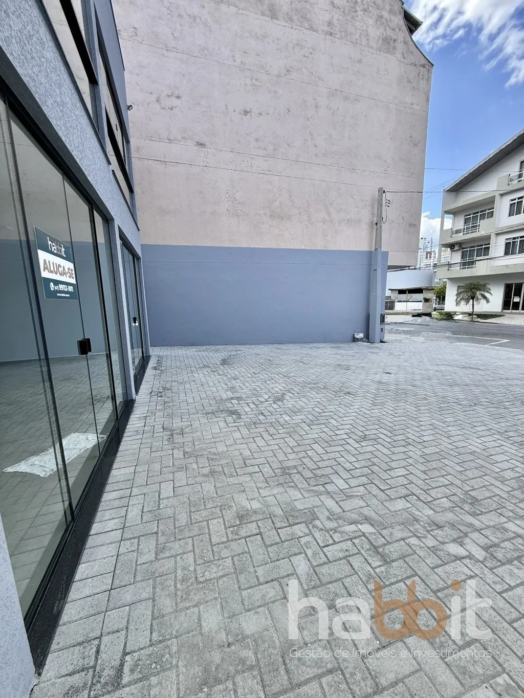 Prédio novo comercial contendo 162,50m de área privativa com 4 vagas de estacionamento de frente à rua Theodoro Holtrup na Vila Nova, fácil acesso, grande circulação de veículos e pedestres. — foto 5