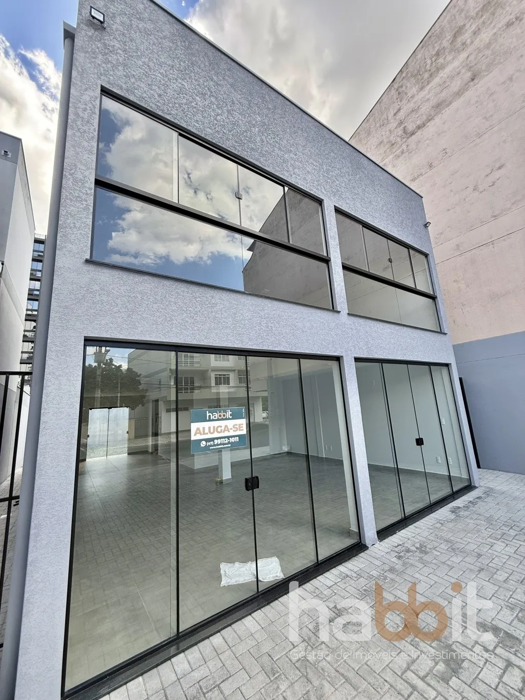 Sala comercial contendo 86,5m de área privativa com vagas de estacionamento de frente à rua Theodoro Holtrup na Vila Nova, fácil acesso, grande circulação de veículos e pedestres. — foto 3