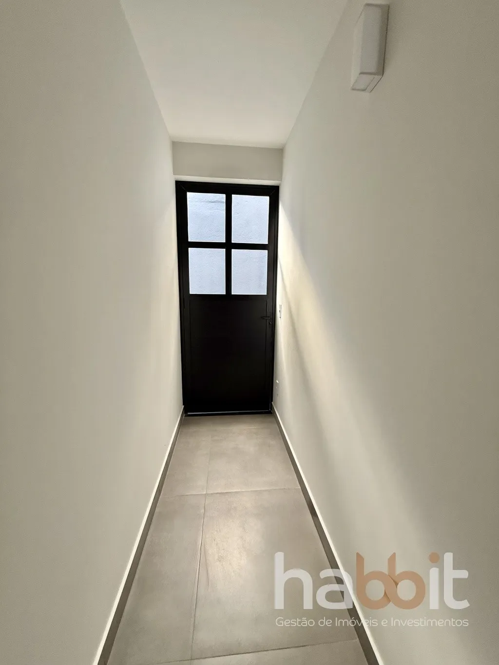 Sala comercial contendo 86,5m de área privativa com vagas de estacionamento de frente à rua Theodoro Holtrup na Vila Nova, fácil acesso, grande circulação de veículos e pedestres. — foto 6