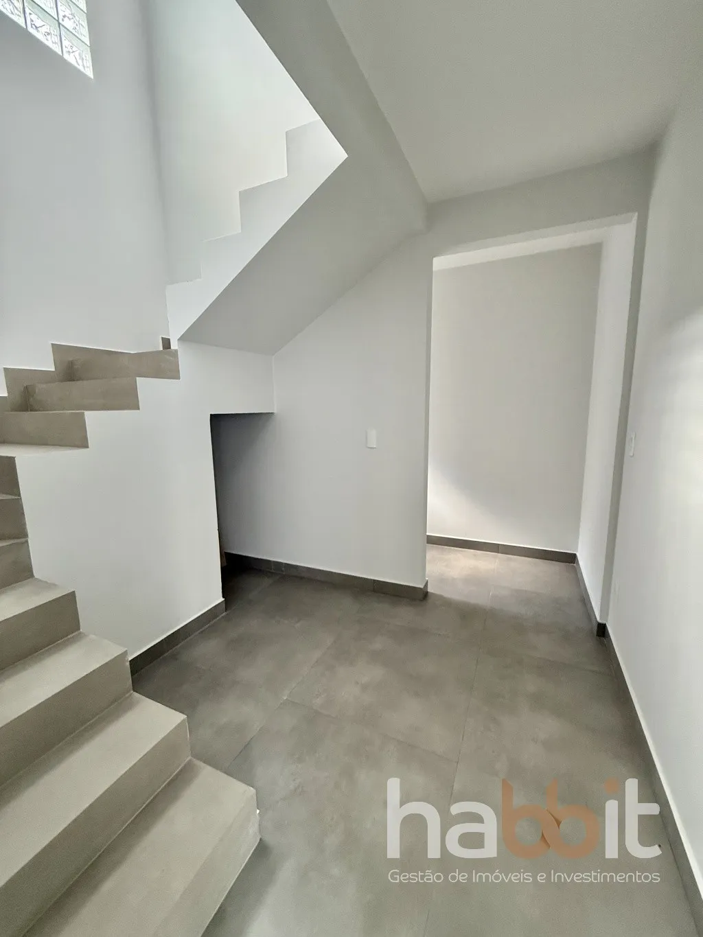 Sala comercial contendo 86,5m de área privativa com vagas de estacionamento de frente à rua Theodoro Holtrup na Vila Nova, fácil acesso, grande circulação de veículos e pedestres. — foto 7