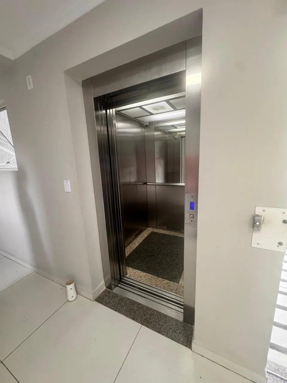 ALUGO APARTAMENTO SEMIMOBILIADO — foto 4