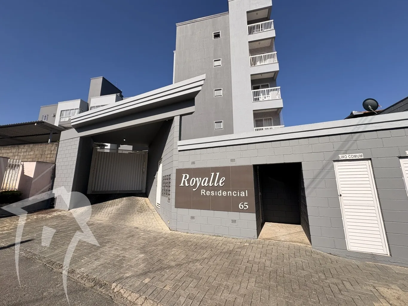 Apartamento semi mobiliado no Residencial Royalle, com sol nascente - foto 1