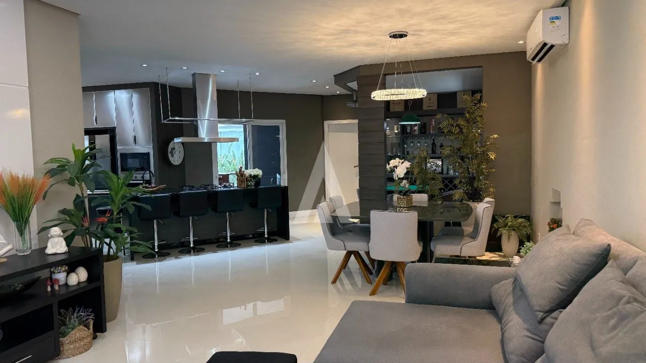 Casa com 1 suíte mais 2 quartos à venda no bairro Glória em Joinville-SC por R$1.988.000,00. - foto 1