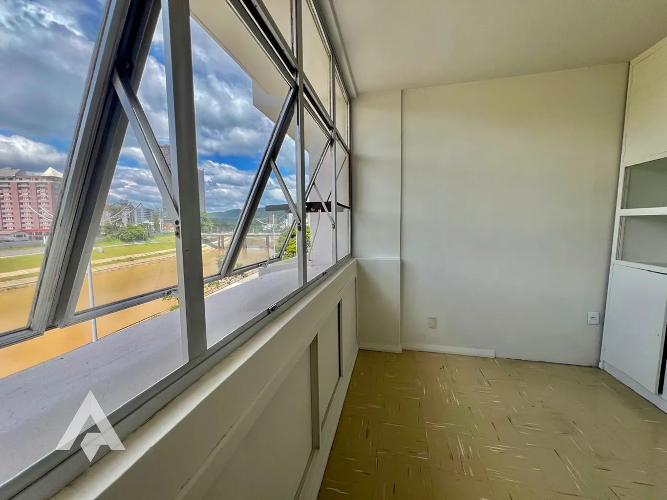 Sala comercial com 26m para locação por R$ 1.300,00 - Bairro Centro - Blumenau/SC — foto 2
