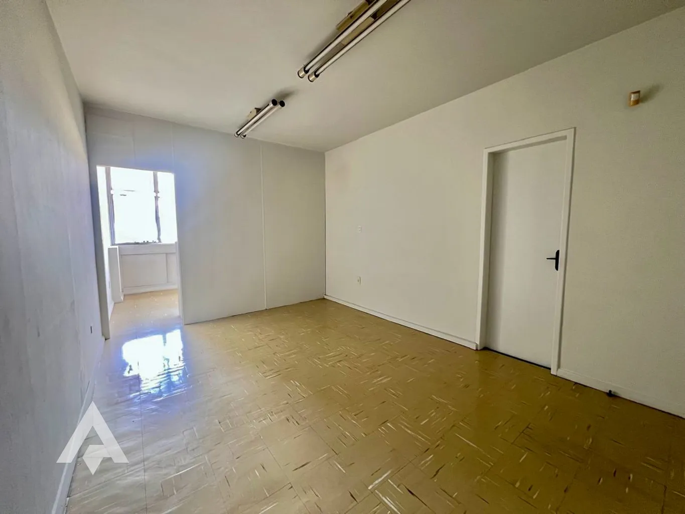 Sala comercial com 26m para locação por R$ 1.300,00 - Bairro Centro - Blumenau/SC — foto 5